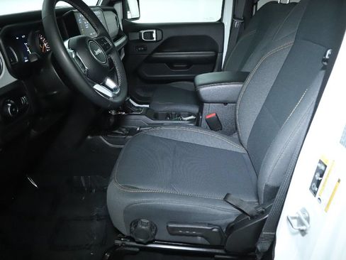 Used 2025 Jeep Wrangler Unlimited Sahara AWD/4WD image 18