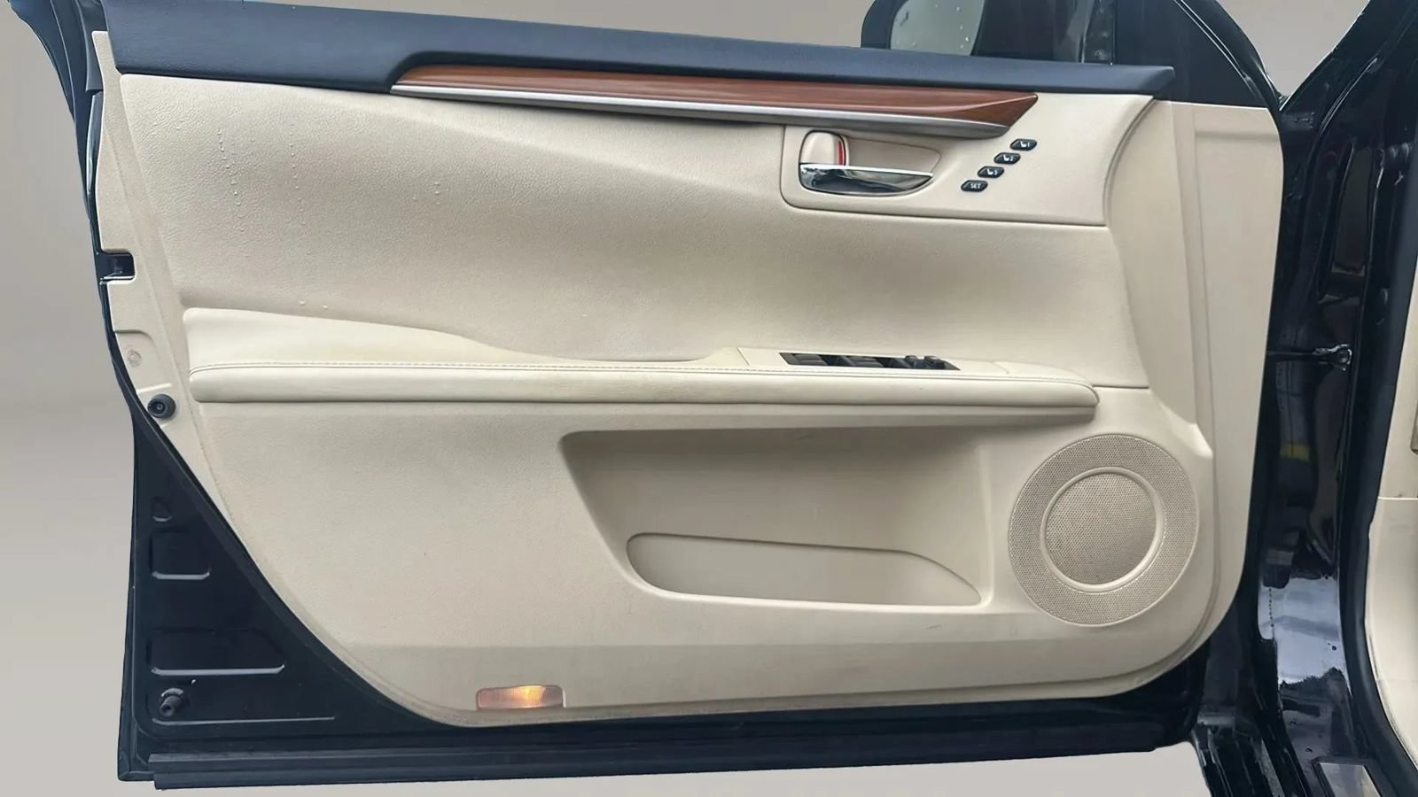 Used 2013 Lexus ES 300h w/ Luxury Pkg FWD image 16