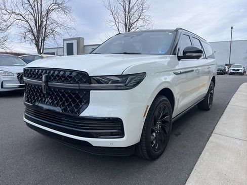 Used 2025 Lincoln Navigator L Black Label image 3