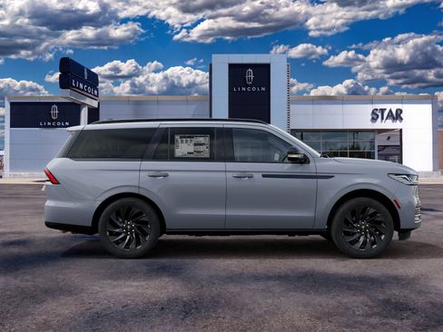 New 2027 Lincoln Navigator Reserve w/ Jet Appearance Package AWD/4WD image 5