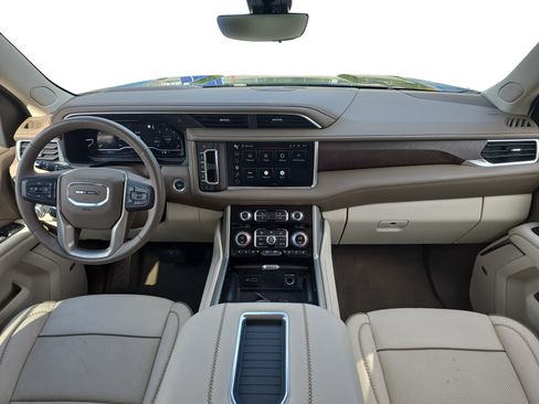 Used 2022 GMC Yukon Denali w/ Denali Premium Package AWD/4WD image 9