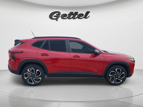 Used 2026 Chevrolet Trax RS FWD image 3
