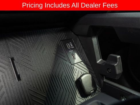 Used 2025 Toyota Tacoma SR5 AWD/4WD image 13