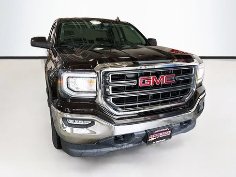 Used 2018 GMC Sierra 1500 SLE w/ SLE Value Package AWD/4WD image 3