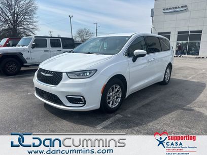 Used 2023 Chrysler Pacifica Touring-L