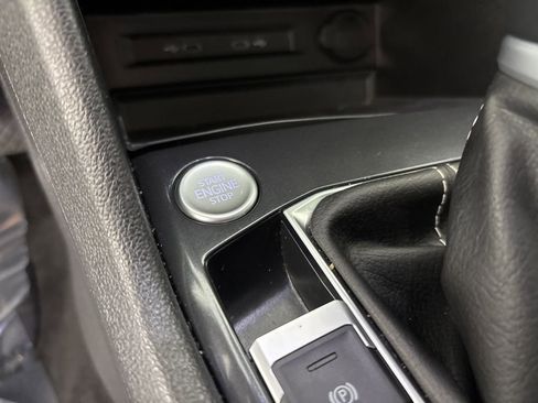 Used 2024 Volkswagen Tiguan SE FWD image 31