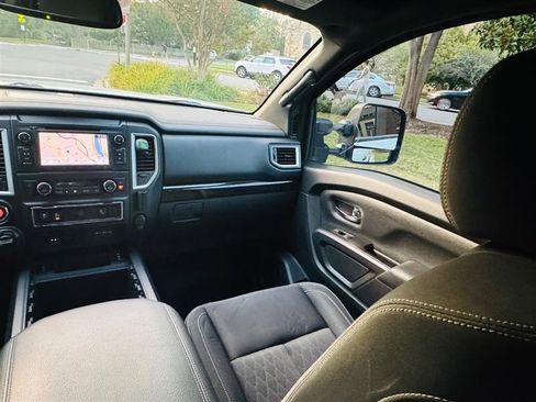 Used 2019 Nissan Titan SV w/ SV Convenience Package image 24