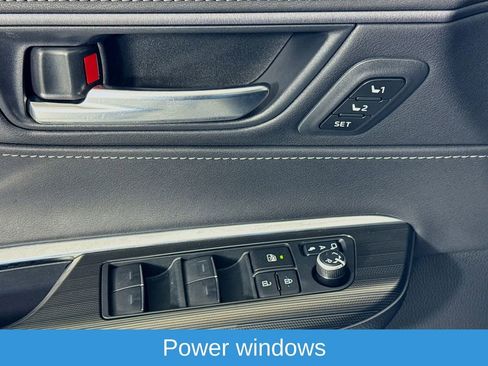 Used 2024 Toyota Venza Limited image 21