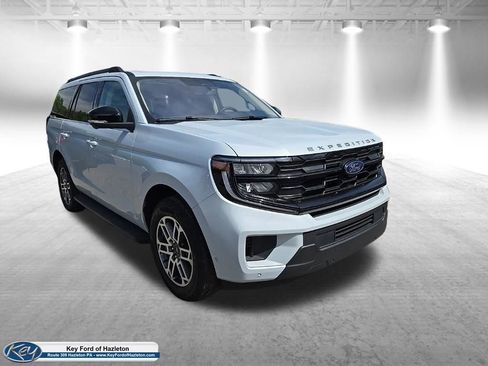 Used 2025 Ford Expedition Active AWD/4WD image 1