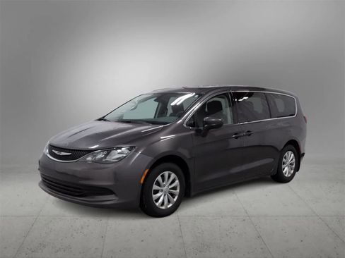 Certified 2017 Chrysler Pacifica Touring w/ Tire & Wheel Group image 4