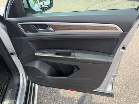 Used 2018 Volkswagen Atlas SEL Premium AWD/4WD image 16