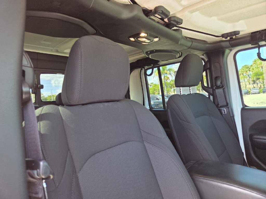Used 2023 Jeep Gladiator Sport AWD/4WD image 16