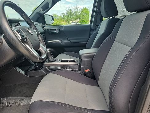 Used 2021 Toyota Tacoma TRD Off-Road AWD/4WD image 11