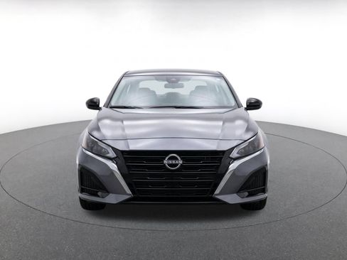 Used 2025 Nissan Altima 2.5 SV FWD image 2