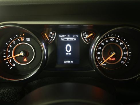 Used 2020 Jeep Wrangler Sport image 23