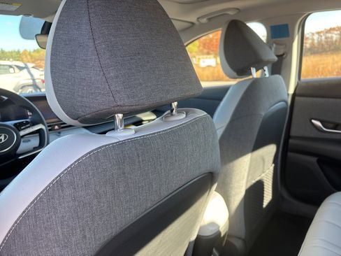 New 2025 Hyundai Elantra Limited image 11