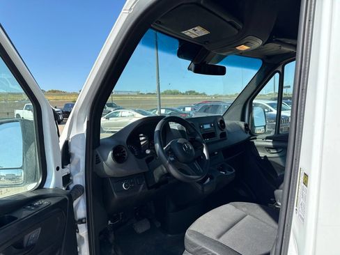 Used 2023 Mercedes-Benz Sprinter 2500 image 19