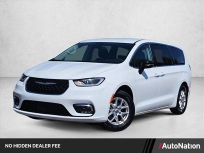 Used 2024 Chrysler Pacifica Touring-L