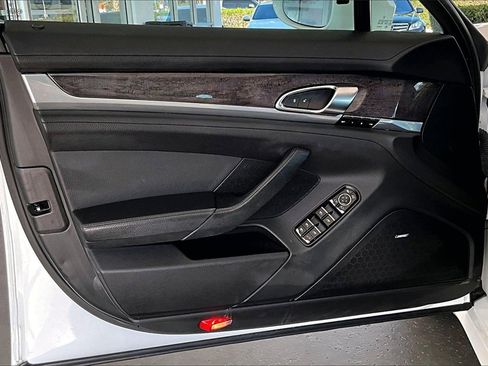 Used 2016 Porsche Panamera S image 20