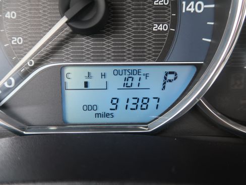 Used 2014 Toyota Corolla LE FWD image 22