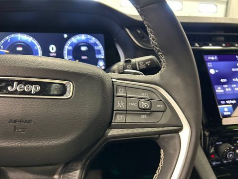 Used 2024 Jeep Grand Cherokee Altitude AWD/4WD image 19