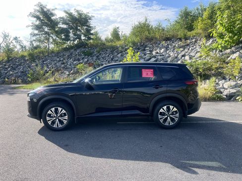 Used 2023 Nissan Rogue SV AWD/4WD image 4