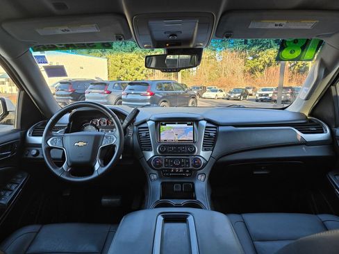 Used 2018 Chevrolet Suburban LT image 6