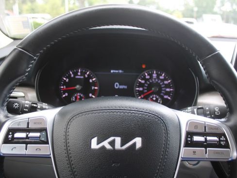 Used 2022 Kia Telluride SX w/ Towing Package FWD image 30