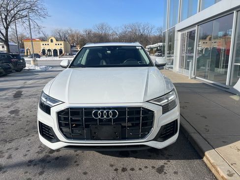 Used 2022 Audi Q8 Premium image 54