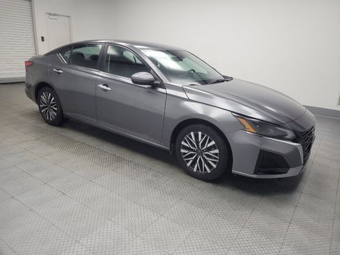 Used 2023 Nissan Altima 2.5 SV image 11