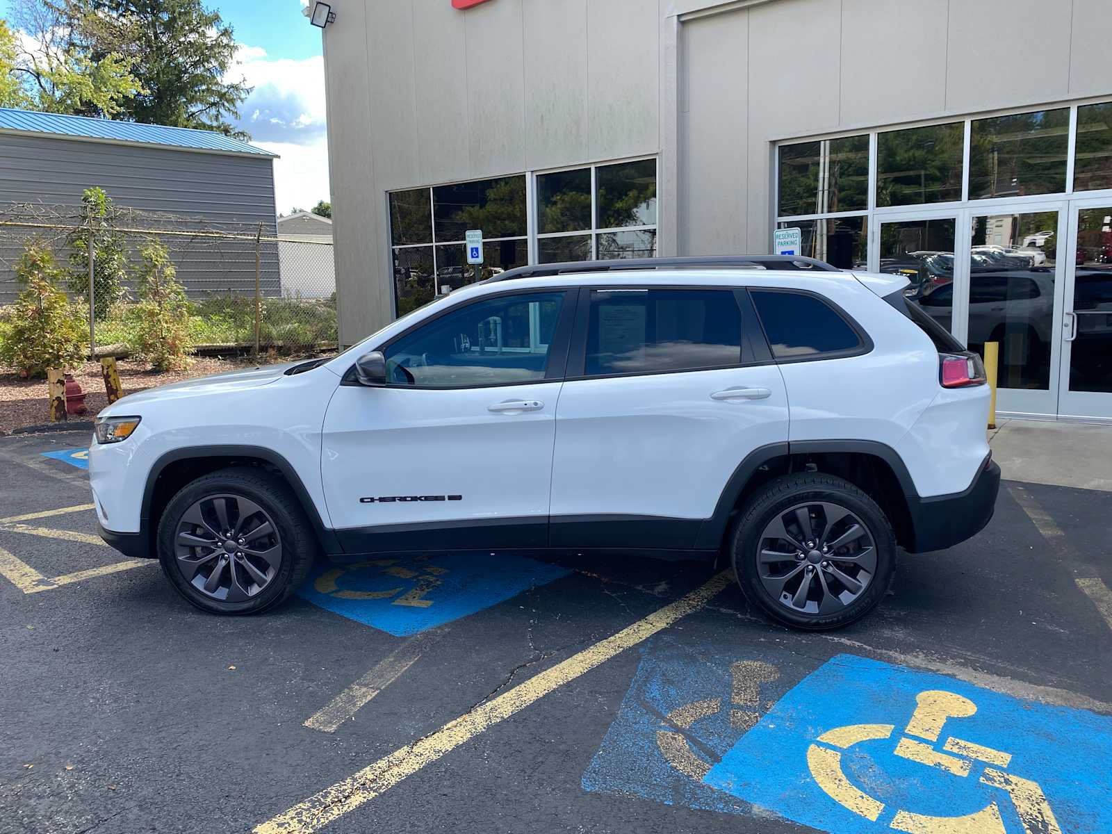 Used 2021 Jeep Cherokee Latitude Lux 80th Anniv w/ Quick Order Package 26U 80TH AWD/4WD image 14