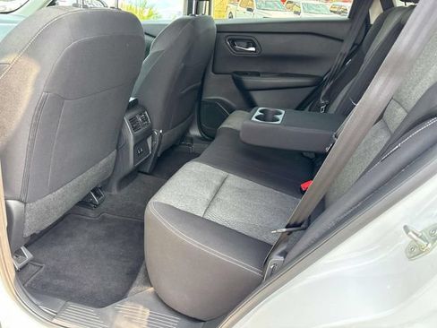 Used 2024 Nissan Rogue SV FWD image 11