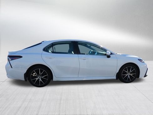 Used 2022 Toyota Camry SE image 8
