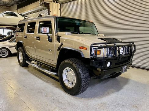 Used 2004 HUMMER H2 w/ Preferred Equipment Group AWD/4WD image 3