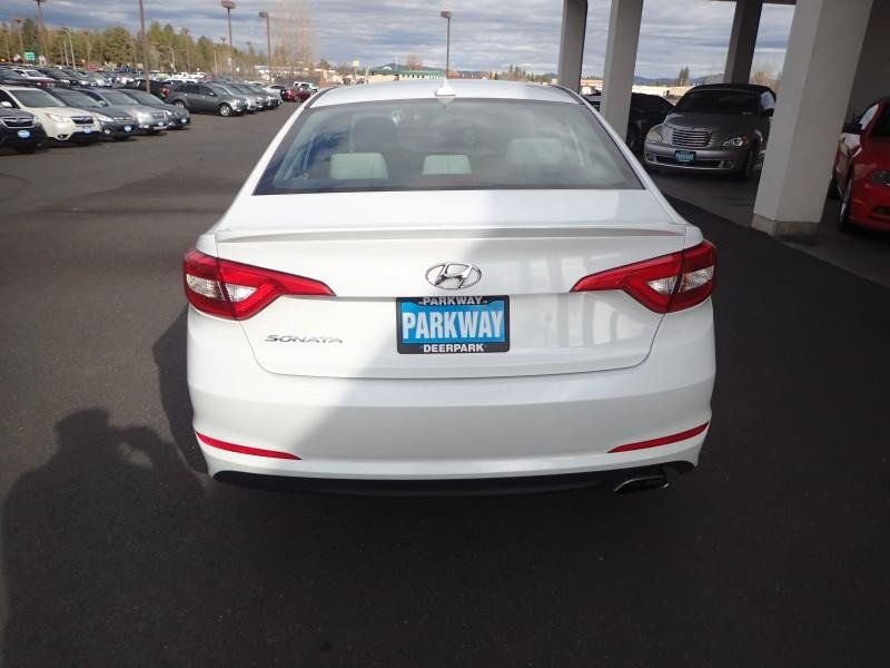 Used 2016 Hyundai Sonata SE FWD image 4