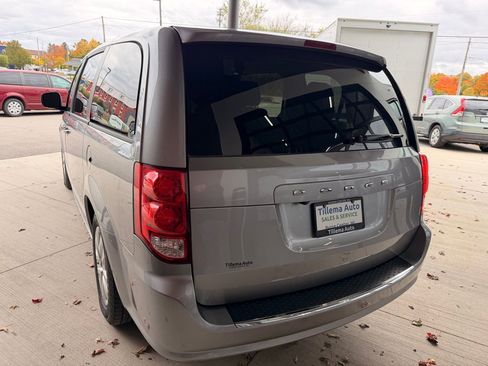 Used 2018 Dodge Grand Caravan SE image 5
