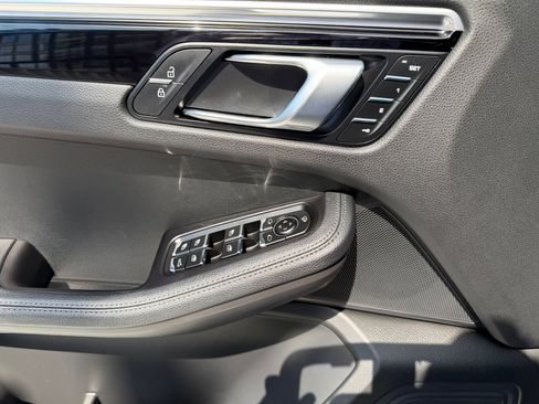 Certified 2023 Porsche Macan AWD/4WD image 29
