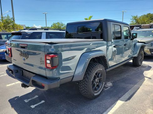 Used 2024 Jeep Gladiator Sport AWD/4WD image 3