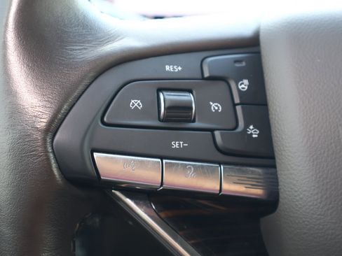 Used 2021 Cadillac Escalade Premium Luxury w/ Driver Assist Tech Package image 34