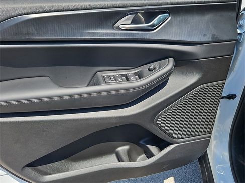 New 2025 Jeep Grand Cherokee L Laredo image 19