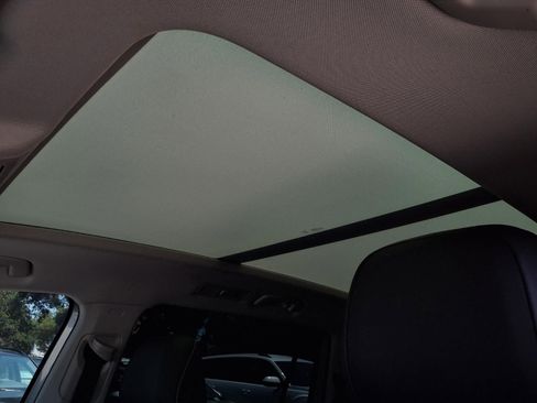 Certified 2024 Volkswagen Tiguan SE w/ Panoramic Sunroof Package FWD image 19