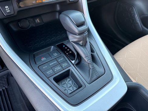 Used 2025 Toyota RAV4 XLE image 20