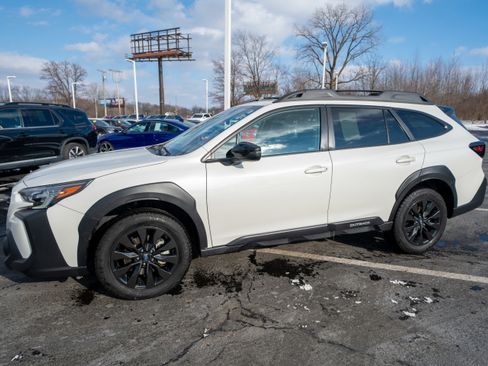 Used 2023 Subaru Outback Onyx Edition XT image 3