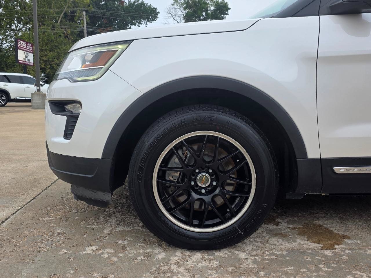 Used 2018 Ford Explorer XLT w/ Equipment Group 201A FWD image 27