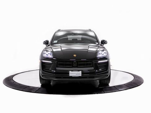 Certified 2025 Porsche Macan image 10