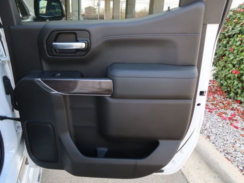 Certified 2020 Chevrolet Silverado 1500 LTZ w/ Technology Package image 36