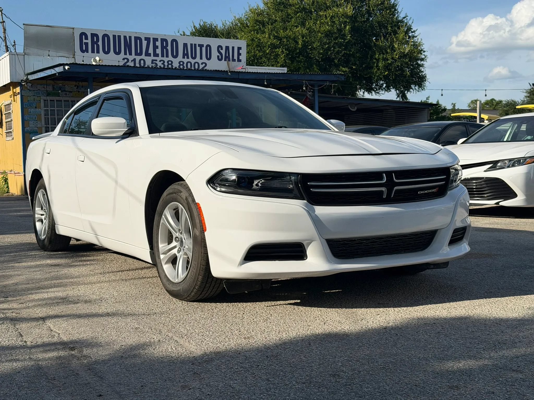 Used 2018 Dodge Charger SXT RWD image 1