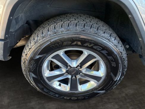 Used 2020 Jeep Wrangler Unlimited Sahara AWD/4WD image 40