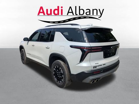 Used 2025 Chevrolet Traverse Z71 w/ Enhanced Driving Package AWD/4WD image 3