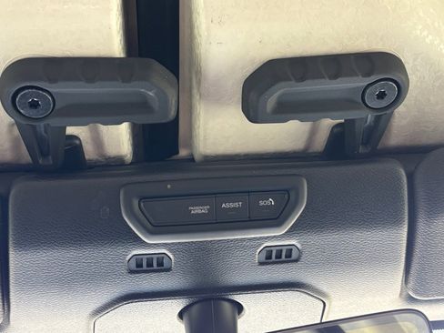 Used 2022 Jeep Gladiator Sport image 7